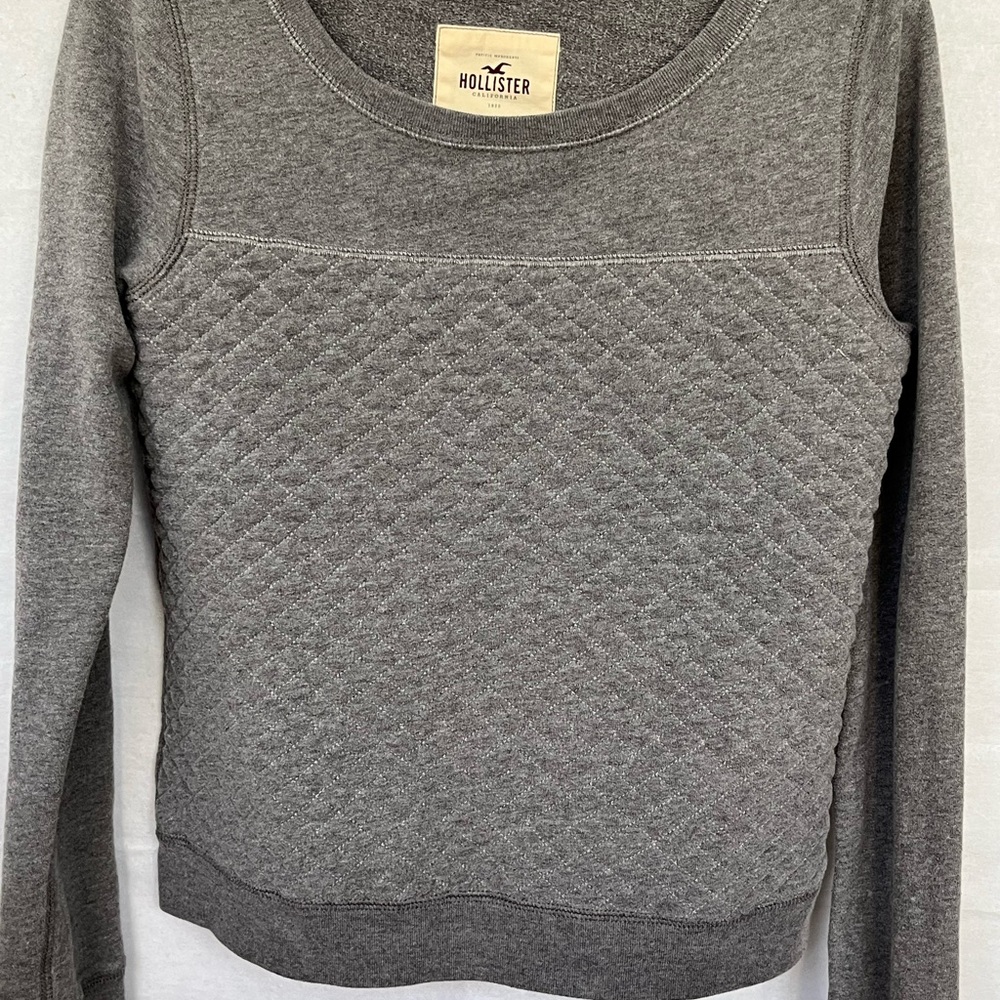Hollister Charcoal Quilted Pullover Long Sleeve M